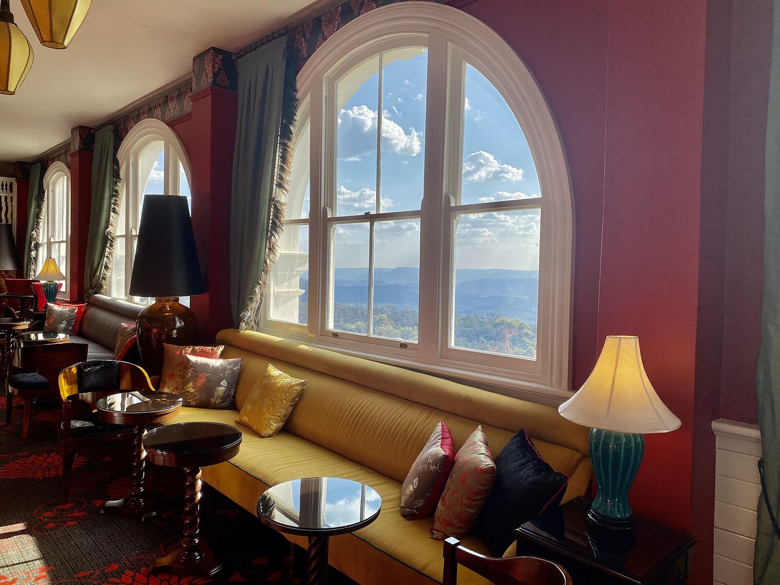 Heritage Blue Mountains boutique accommodation on the cliff edge near Medlow Bath
