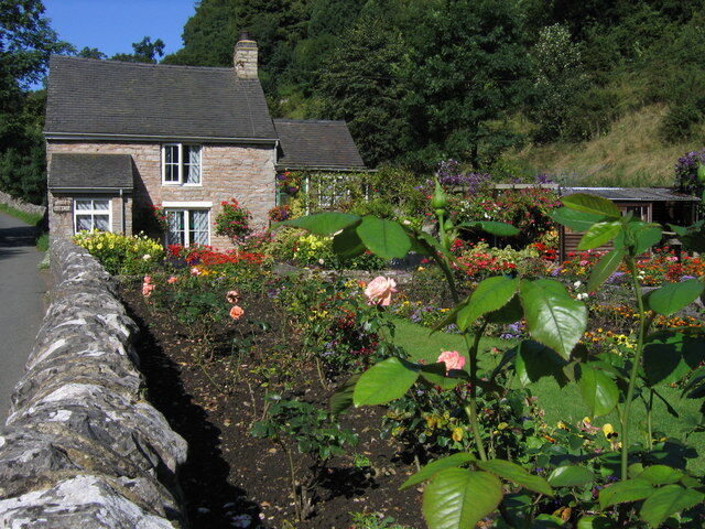 Cottage garden image used for Blackheath garden estate accommodation planning
